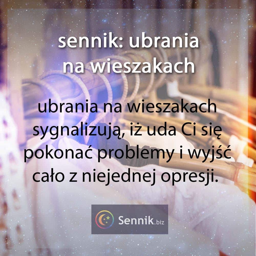 Sennik - ubrania na wieszakach