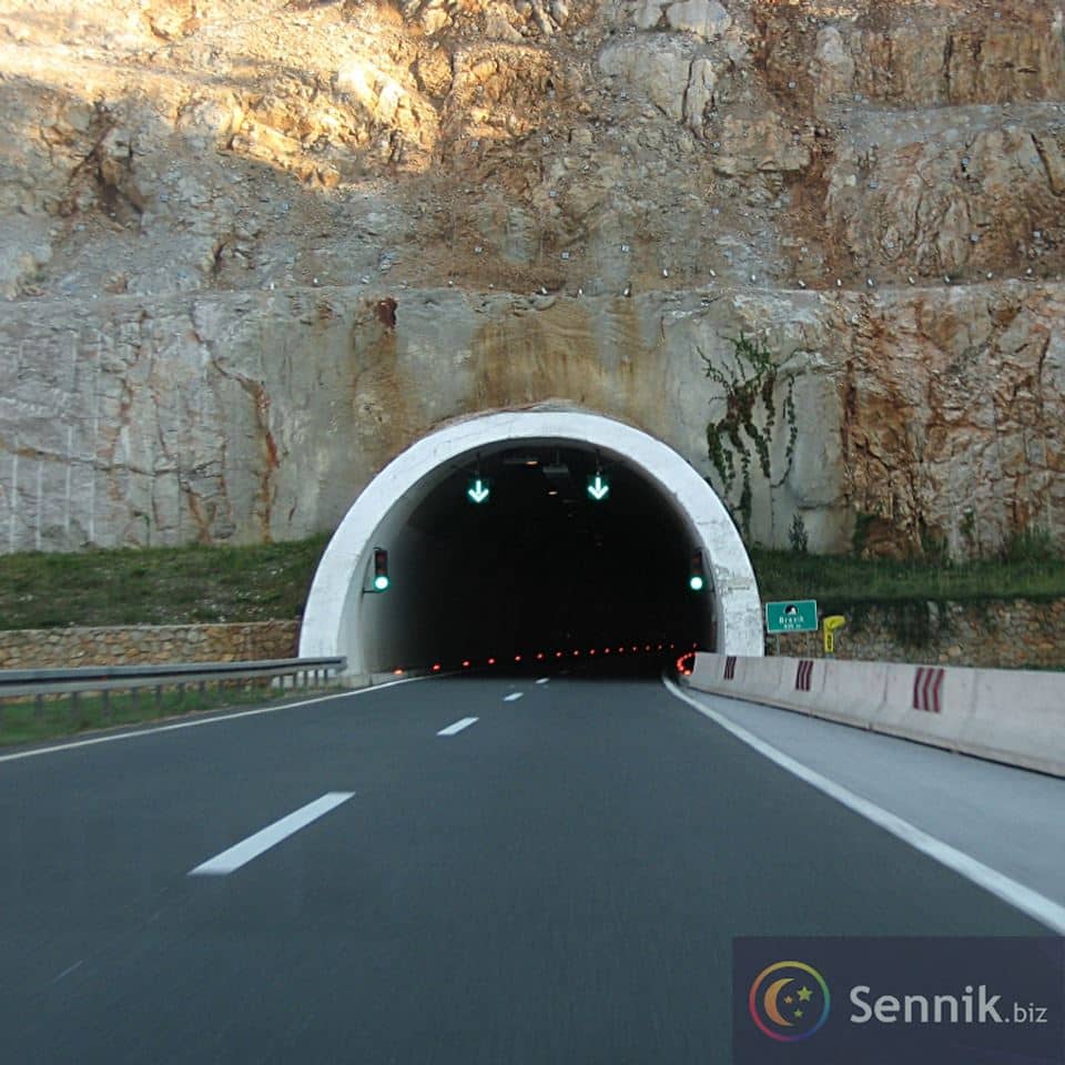 tunel sennik